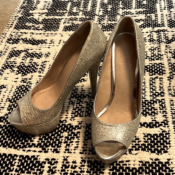 Silver pumps size - Picture 1 of 2